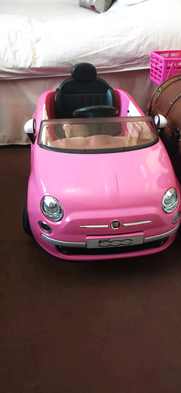 6v fiat 500 car in pink